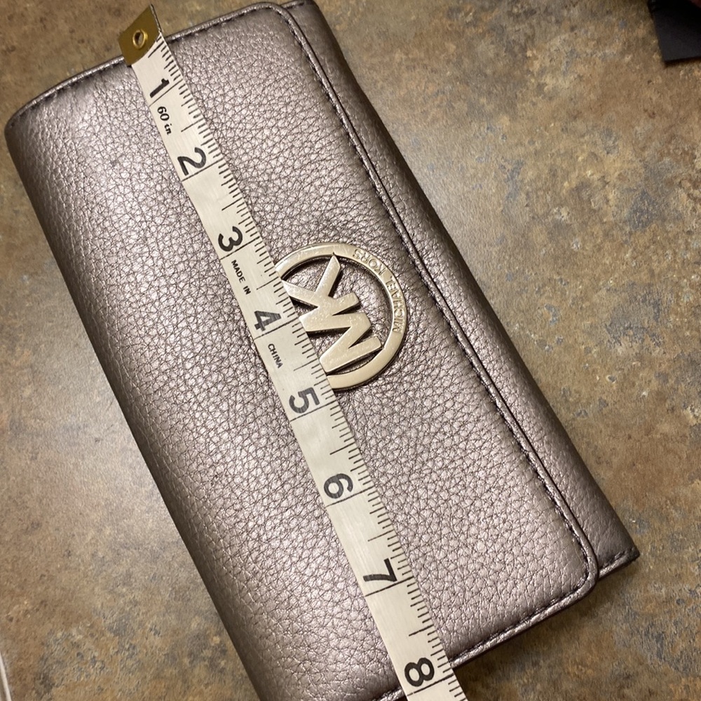 Michael Kors Wallet - Picture 12 of 16